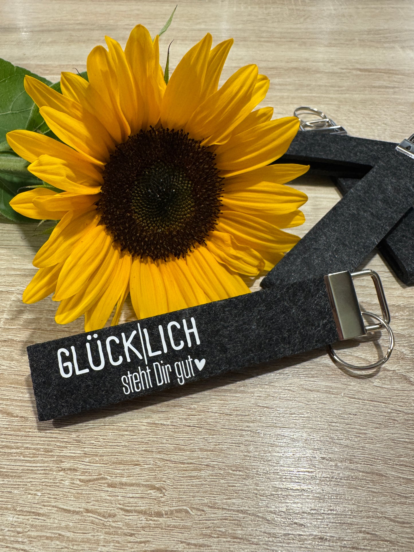 Filz-Schlüsselanhänger-Glücklich steht Dir gut