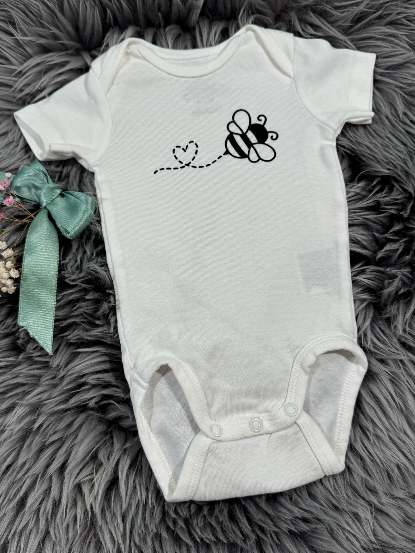 Baby-Body Biene