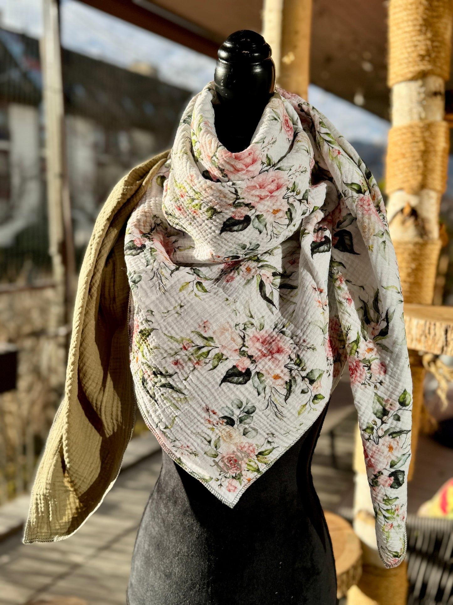 Musselin Halstuch - Blumenbouquet olive